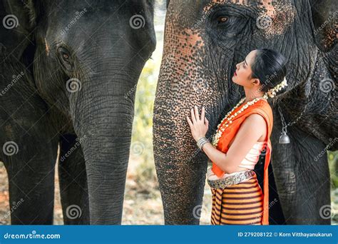  Elephant Walking: A History of Thailand's Relationship with Elephants!